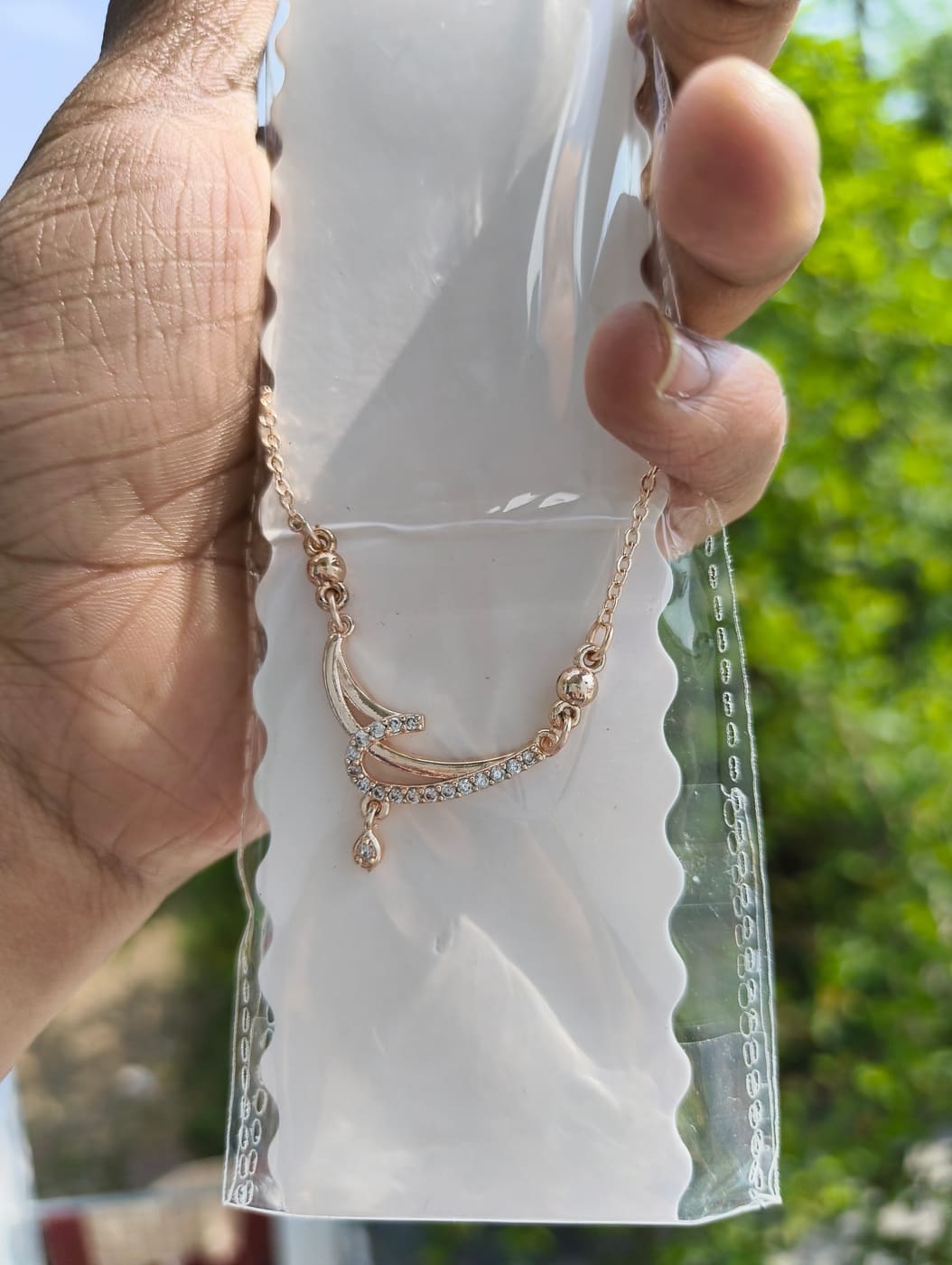 Stylish Rose Gold Pendent with Droplet