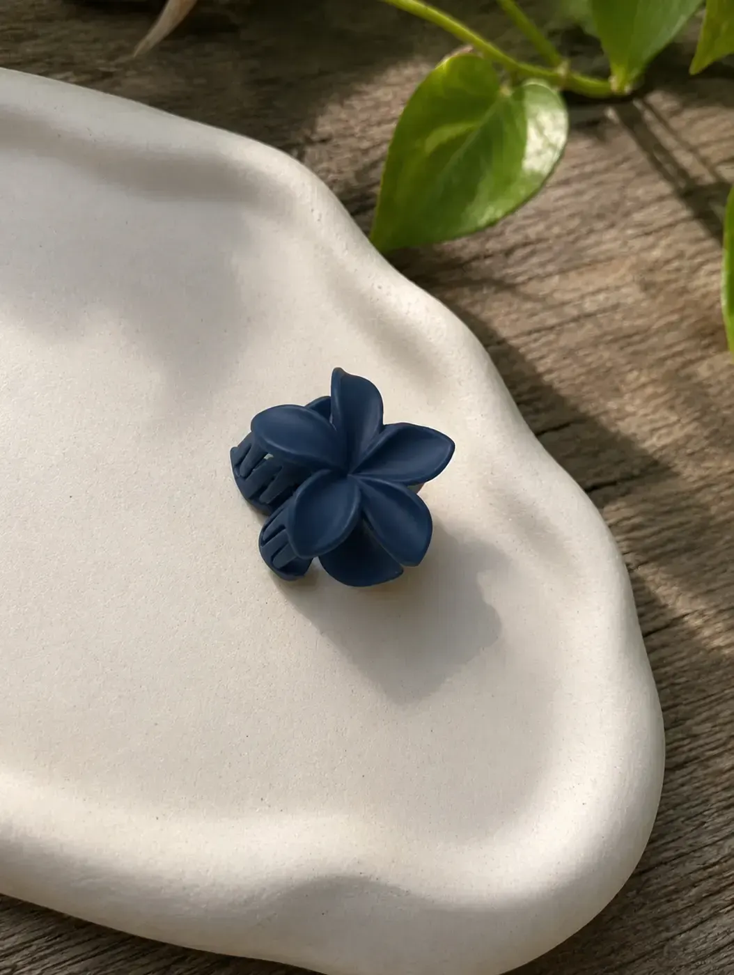 Mini Navy blue flowery Hairclaw