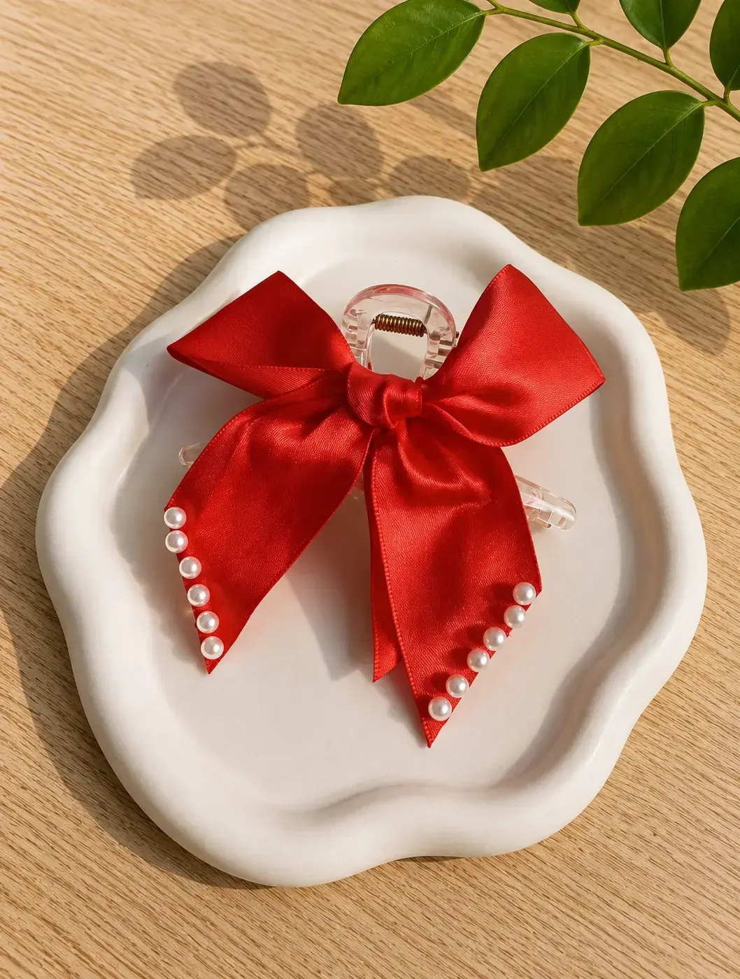 Red Bow shaped Hairclaw