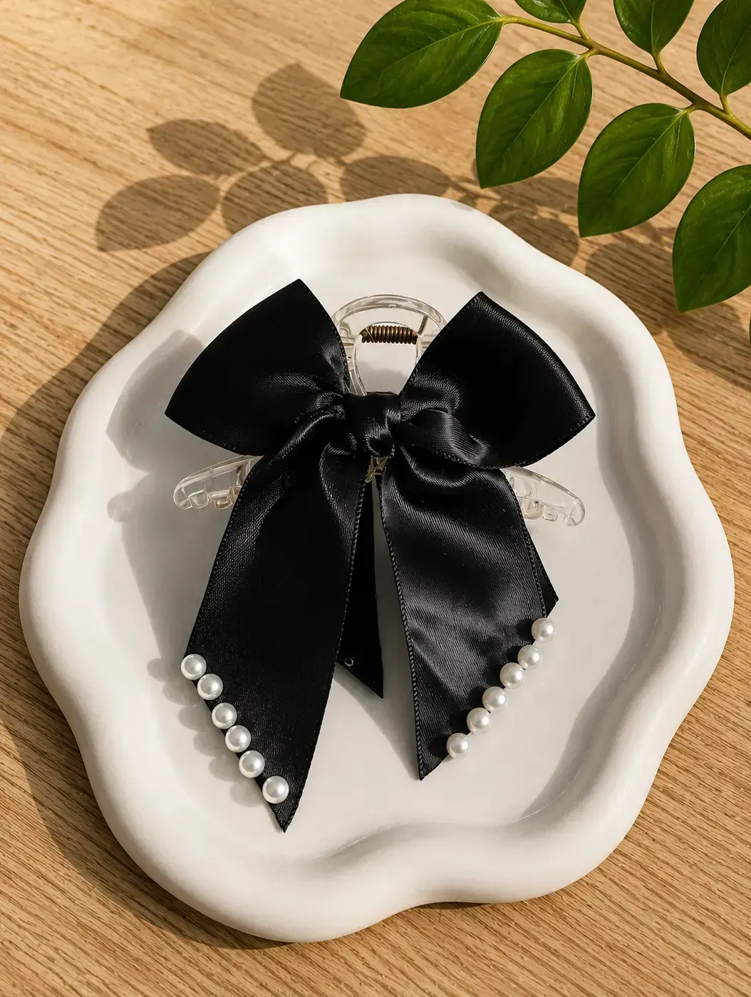 Black Bow shaped Hairclaw