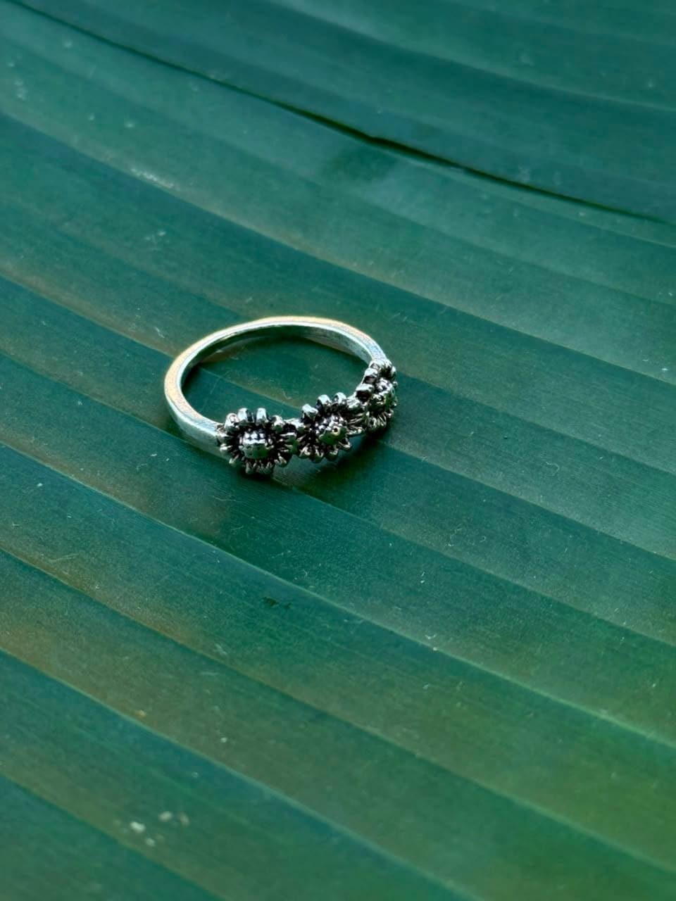 Triple daisy Ring